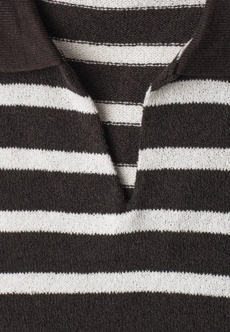3/4-Arm Poloshirt mit Streifenmuster black coffee Gestricktes Oberteil mit schwarzen und weißen Streifen und kleinem V-Ausschnitt.