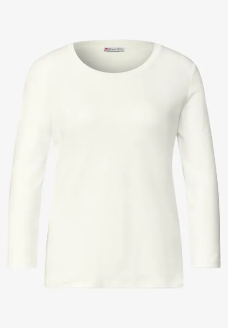 Ein schlichtes weißes Langarmshirt mit Rundhalsausschnitt.