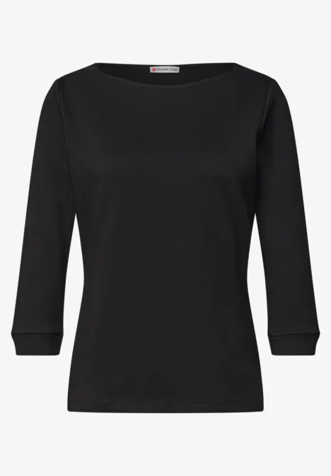 Schlichtes schwarzes Damen-Shirt mit 3/4-Ärmeln und U-Boot-Ausschnitt.