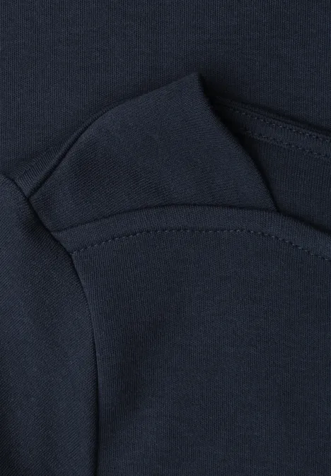 Dunkelblauer Baby-Body mit weichem Baumwollstoff, Umschlagärmeln und rundem Halsausschnitt.