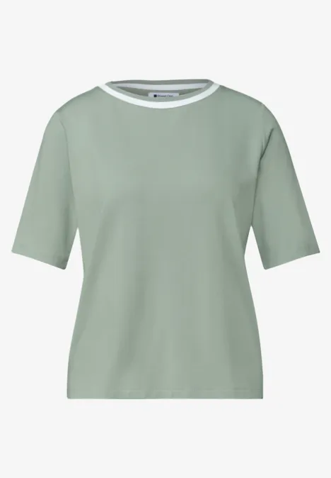 Ein schlichtes kurzärmeliges T-Shirt in hellem Mintgrün mit weißem Rundhalsausschnitt.
