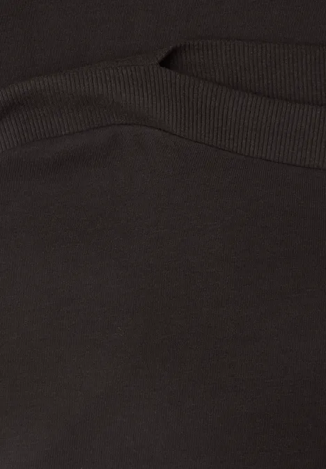 3/4-Arm Shirt mit Rippstrukturdetails black coffee Nahaufnahme eines schwarzen Kleidungsstücks mit dezentem Bund