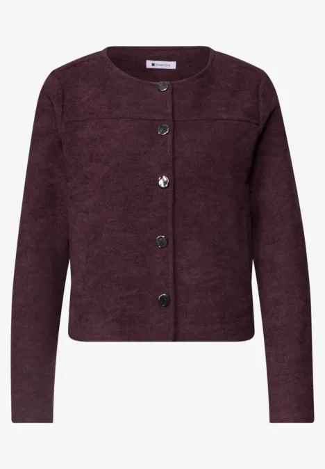 Veste femme bordeaux en tissu doux, col rond, manches longues et boutonnage devant.
