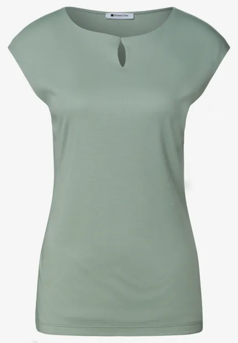 T-shirt femme vert clair à manches courtes et petite ouverture goutte à l'encolure ronde.