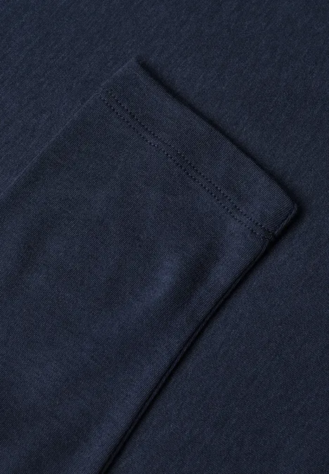 Donkerblauw shirt met lange mouwen en zichtbaar stikseldetail