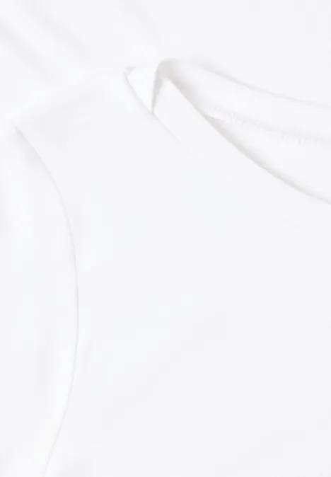 T-shirt à manches longues et col bateau White Gros plan d'un t-shirt blanc en coton uni à col rond et coutures discrètes.