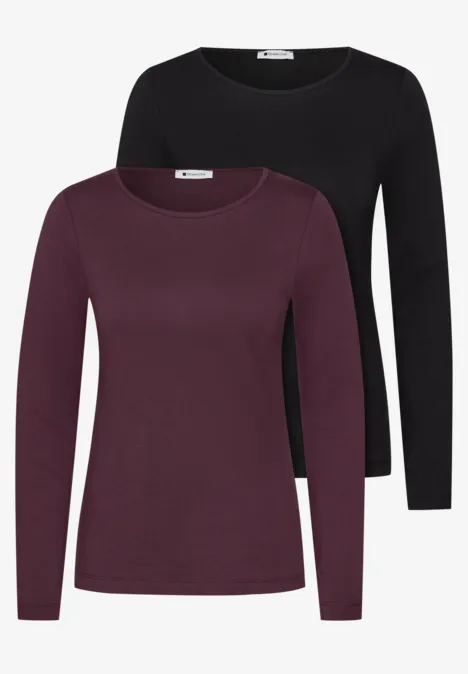 Zwei schlichte Langarmshirts für Damen, eines in Schwarz, eines in Dunkelrot.