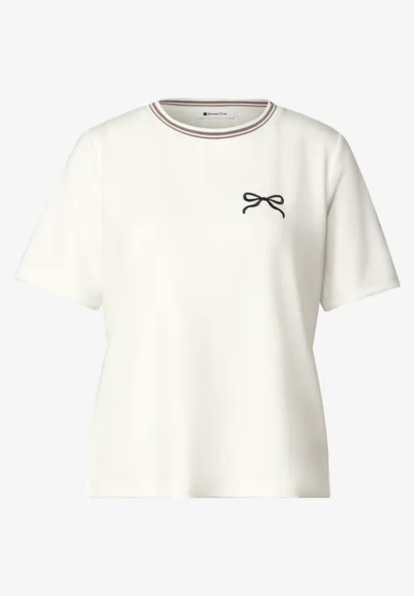 T-shirt à col rond avec détail brodé off white Weißes Kurzarm-T-Shirt mit Rundhals und kleinem schwarzem Schleifenmotiv auf der Brust.