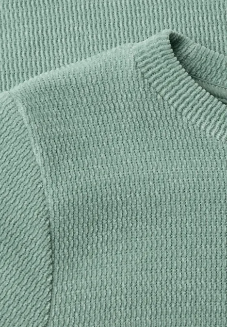 Hellgrüner Pullover mit feinem Wellenstrickmuster und Rundhalsausschnitt