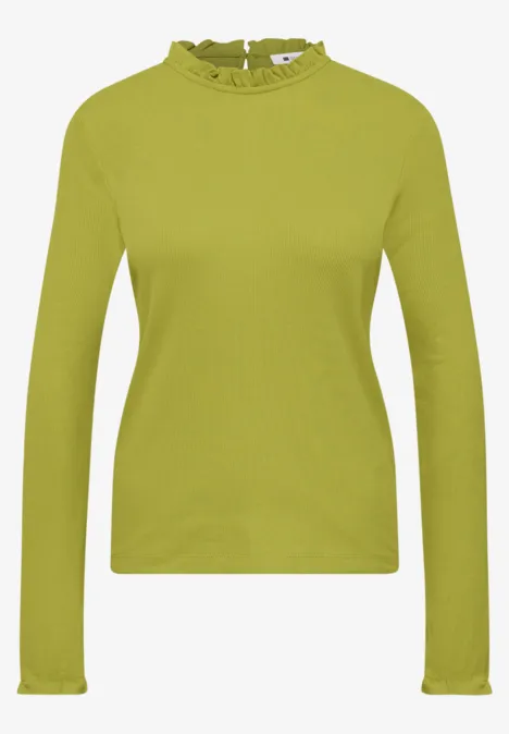 Lichtgroen, strak aansluitend T-shirt met lange mouwen en subtiele opstaande kraag.