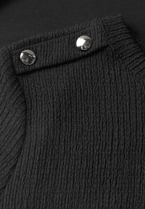 T-shirt à manches longues texturé et boutonné Black Haut noir côtelé avec boutons-pression argentés à l'épaule.