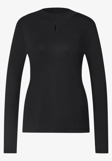 Zwart dames top met lange mouwen, ronde hals en subtiele opening, nauwsluitende en moderne pasvorm.