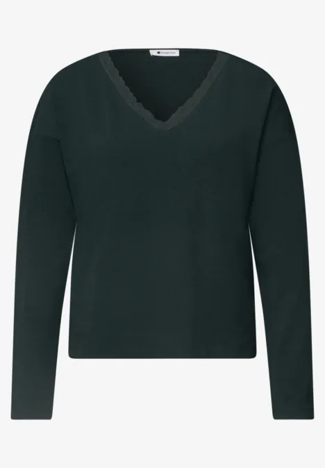 T-shirt à manches longues, col en V et détail en dentelle stormy green Dunkelgrüner V-Ausschnitt-Pullover mit langen Ärmeln, schlichte Strickoptik.