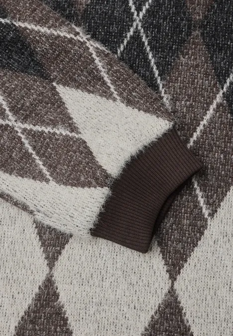 Braun-beiger Strickpullover mit Rautenmuster und kontrastierendem Ärmelbündchen.
