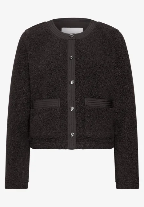 Teddy-Jacke mit Strukturdetails black coffee Schwarze Teddy-Fleece-Jacke ohne Kragen, kurz geschnitten, mit Knopfleiste und zwei Taschen.
