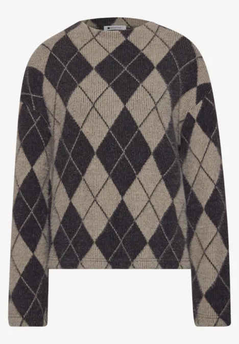 Trui met donkergrijs en beige ruitmotief, lange mouwen, recht model.