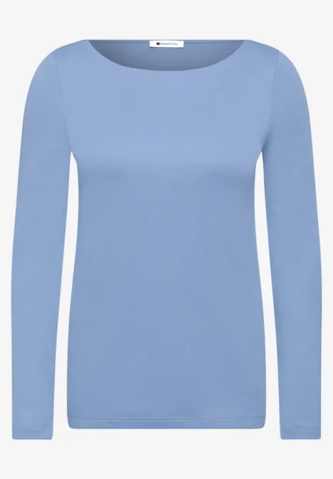 Hellblaues Langarmshirt mit Rundhalsausschnitt, schlichtes Design.