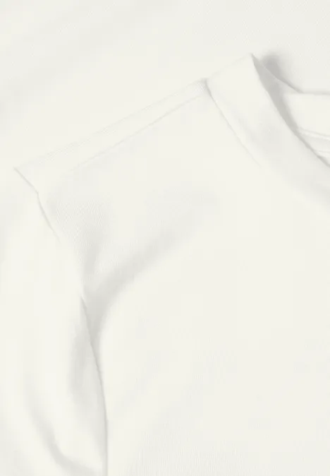 T-shirt à manches longues, col rond et bordure en dentelle off white Schlichtes weißes T-Shirt, kurze Ärmel und schlichte Schulterpartie.