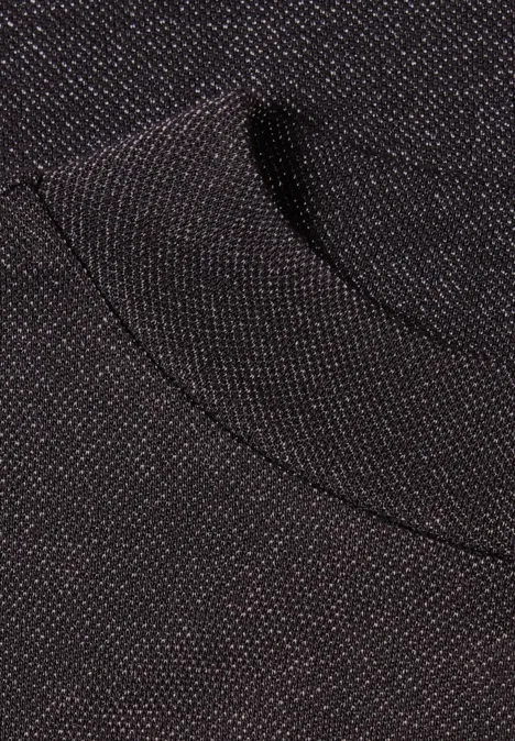 T-shirt à manches longues, col roulé et paillettes black coffee Nahaufnahme einer schwarzen, strukturierten Stofftasche