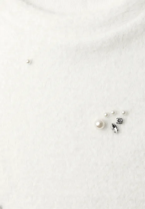 3/4-Arm Shirt mit dekorativen Details off white Weißer, flauschiger Rollkragenpullover mit dekorativer Brosche aus Perlen und silbernen Nieten