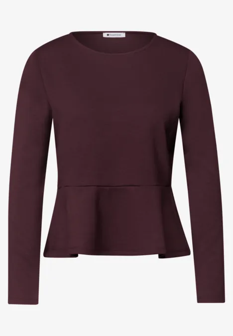 Dunkelrotes Langarmshirt mit figurbetonter Taille und leicht ausgestelltem Saum.