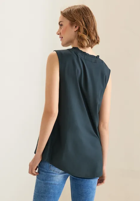 Mouwloze blouse met ruches. cool vintage green