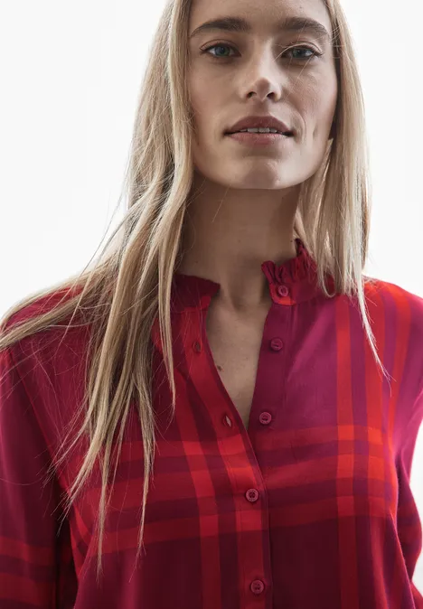 Karierte Bluse mit Rüschen beet red