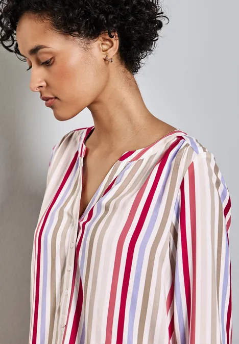 Gemusterte Bluse power berry