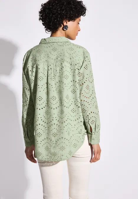 Hemdbluse mit Lochstickerei soft moss green