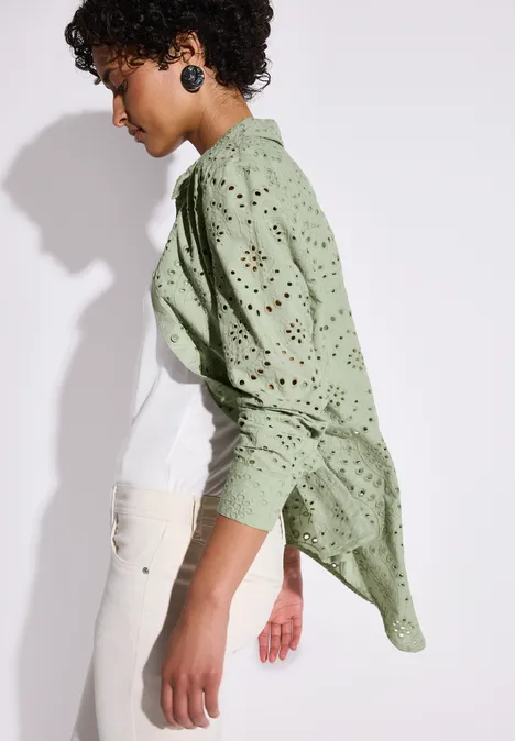 Hemdbluse mit Lochstickerei soft moss green
