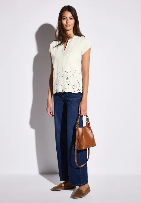 Bluse mit Stickerei off white