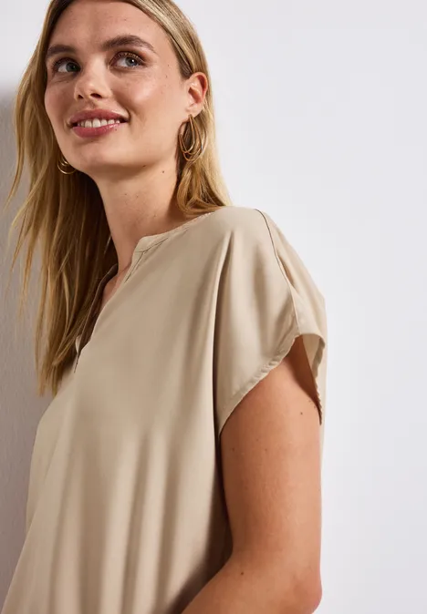 Split Neck Bluse in Unifarbe coastal beige