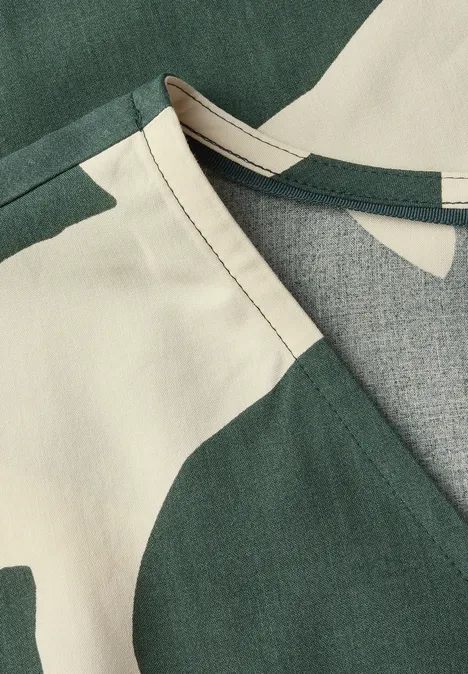 Gemusterte Bluse mid green