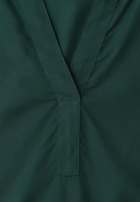 Tuniek met V-hals shadow teal Nahaufnahme eines dunkelgrünen Stoffs mit V-förmigem Ausschnitt und sichtbaren Nähten.