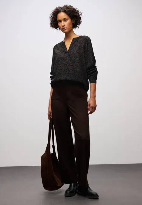 Split Neck Leo Bluse darkest brown