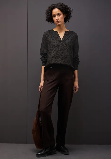 Split Neck Leo Bluse darkest brown