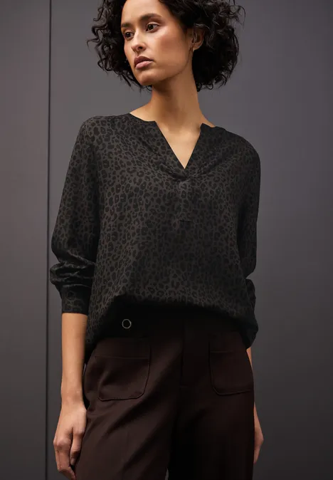 Split Neck Leo Bluse darkest brown