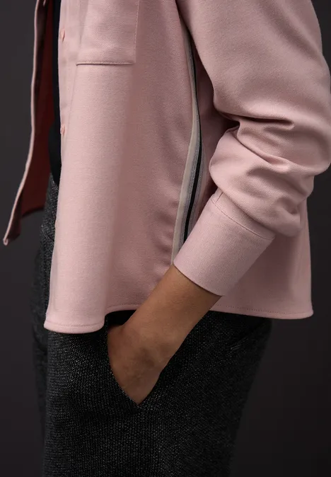 Gemêleerde blouse met tape powder pink mel. Gemêleerde blouse met tape powder pink mel.