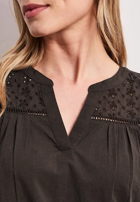 Blusentop mit Split Neck und Shiffleydetails espresso brown