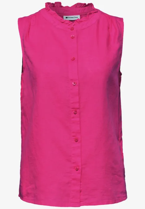 Ärmellose pinke Bluse mit durchgehender Knopfleiste und leicht gerafftem Stehkragen.