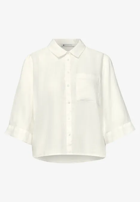 Weißes, locker geschnittenes Damenhemd mit Kragen, durchgehender Knopfleiste und 3/4-Ärmeln.