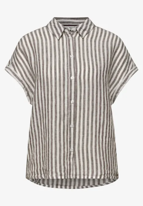 Grau-weiß gestreiftes Kurzarm-Leinenhemd mit Knopfleiste und Hemdkragen.