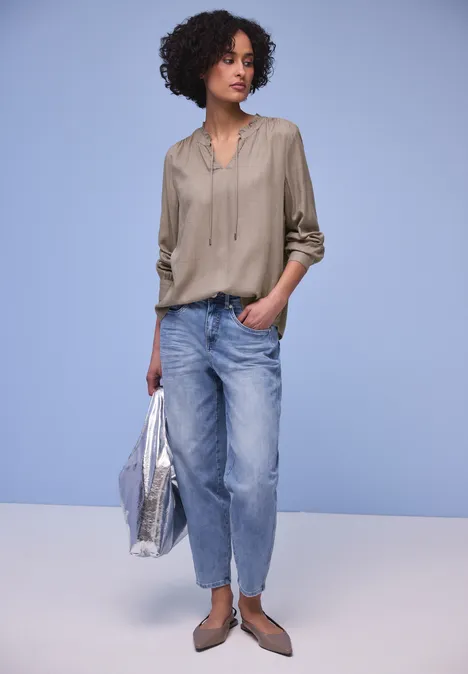 Bluzka koszulowa z falbanką light terra mocha mel.