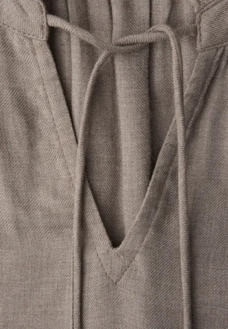 Bluzka koszulowa z falbanką light terra mocha mel.