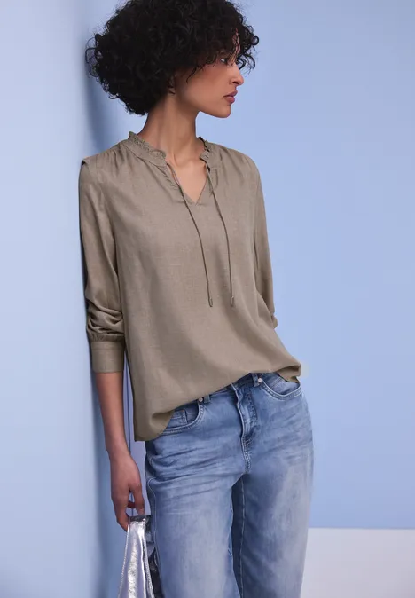 Bluzka koszulowa z falbanką light terra mocha mel.
