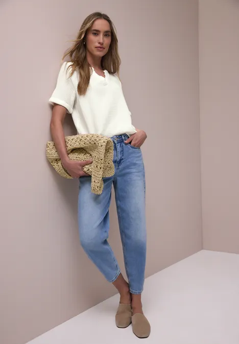 Blouse met korte mouwen in mousseline kwaliteit off white Blouse met korte mouwen in mousseline kwaliteit off white