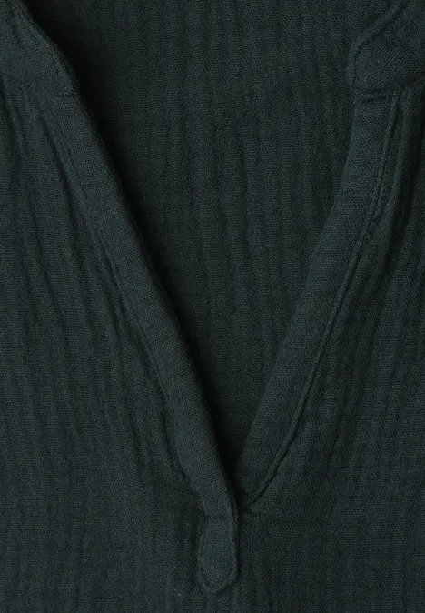 Donkergroen geribd trui met V-hals en knoopsluiting