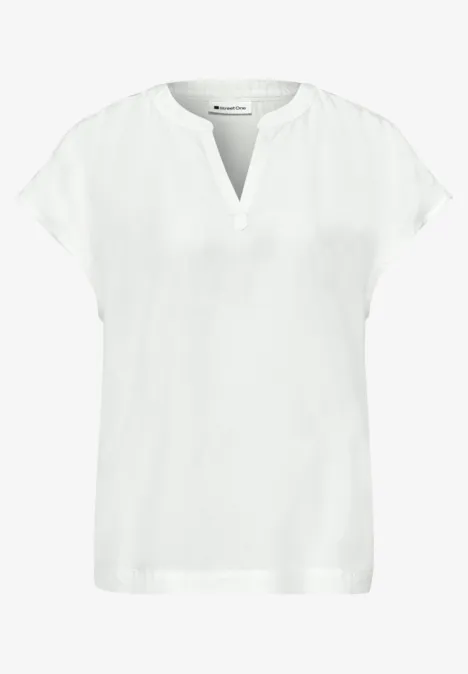 Witte blouse met korte mouwen en V-hals, losvallend model, eenvoudig en stijlvol.