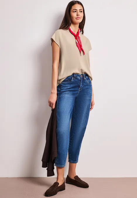 Blouse met losse schouders en gespleten hals cotton beige