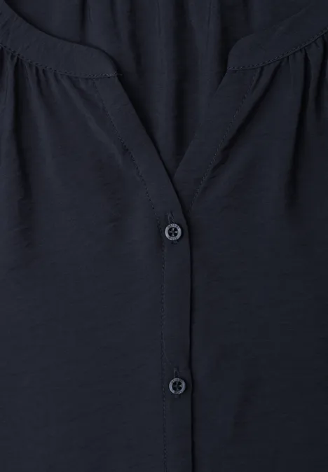 Kurzarm Bluse mit Split Neck und Knöpfen deep blue Dunkelblaue Damenbluse mit V-Ausschnitt und durchgehender Knopfleiste.